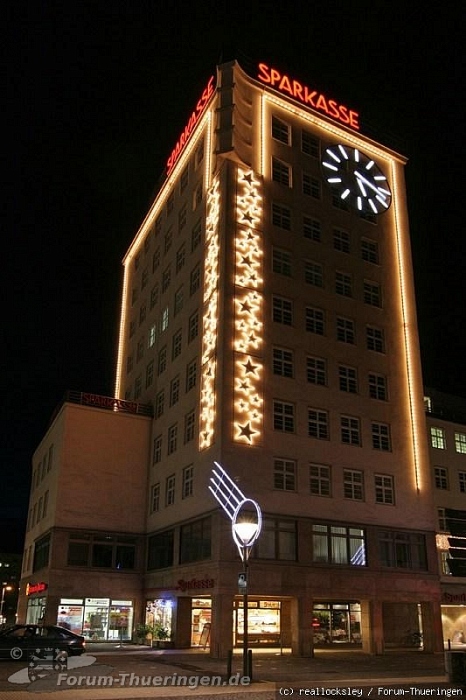 Sparkassen-Gebäude im feierlichen Gewand - Hochgeladen von reallocksley am 07.12.2007 bild-115.jpg